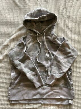 aerie Camo Hoodie - Gray & Olive